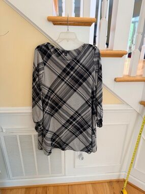 Ladies Size XL R&K Black and Gray Plaid Tunic Top GUC